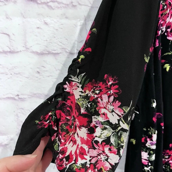Torrid Crepe Ruched Sleeve Blouse Size 0 Floral Print Crew Neck Casual Top - Picture 8 of 14